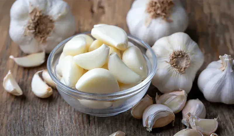 benefits from eating raw garlic