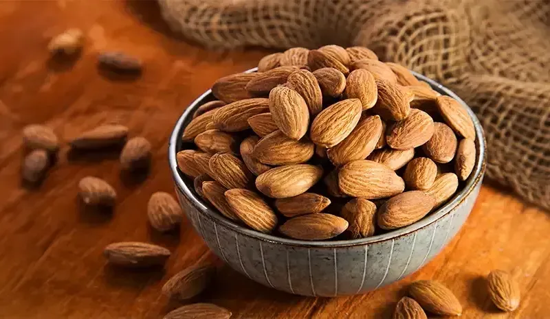 Benefits of Almonds for Heart Health, Weight Management & Nutrition