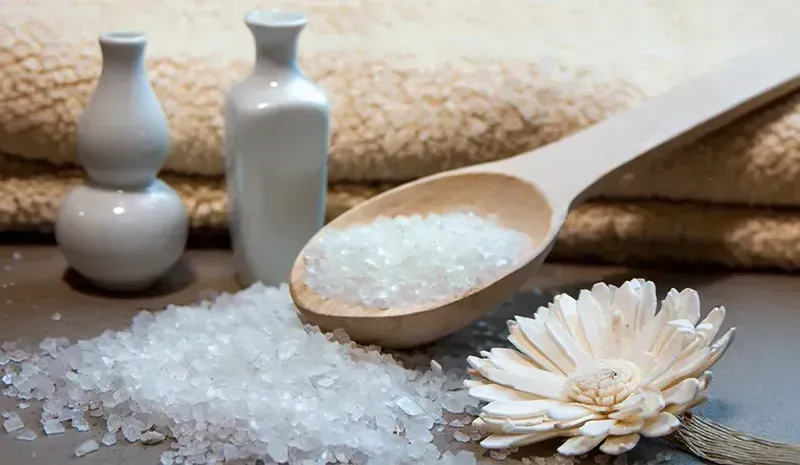 Advantages of Epsom Salt for Baths, Foot Soaks & Pain Relief