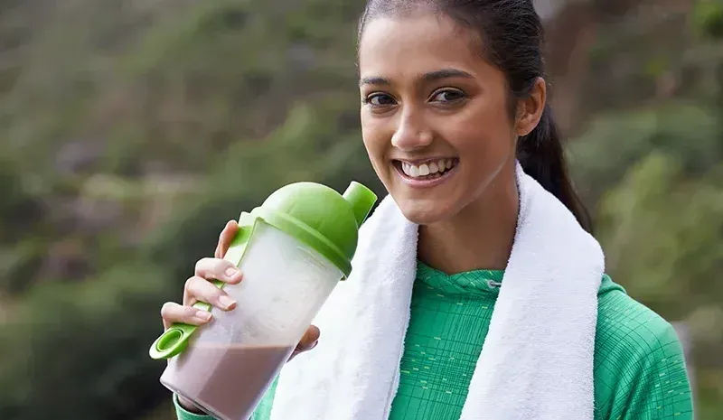 Protein Shakes for Women's Weight Gain - Benefits, Picks & Usage Tips